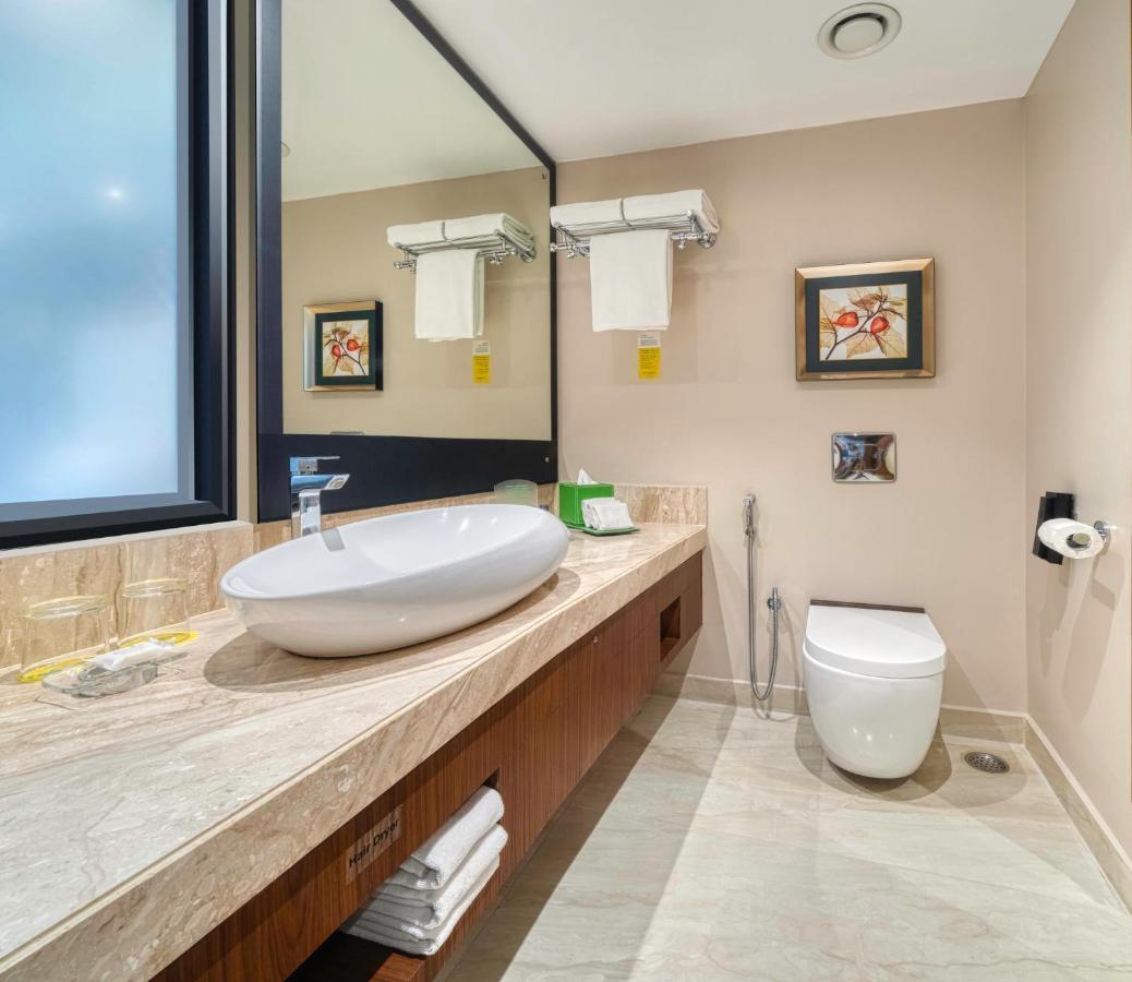 Hotel Holiday Inn Kolkata Airport By Ihg 5*