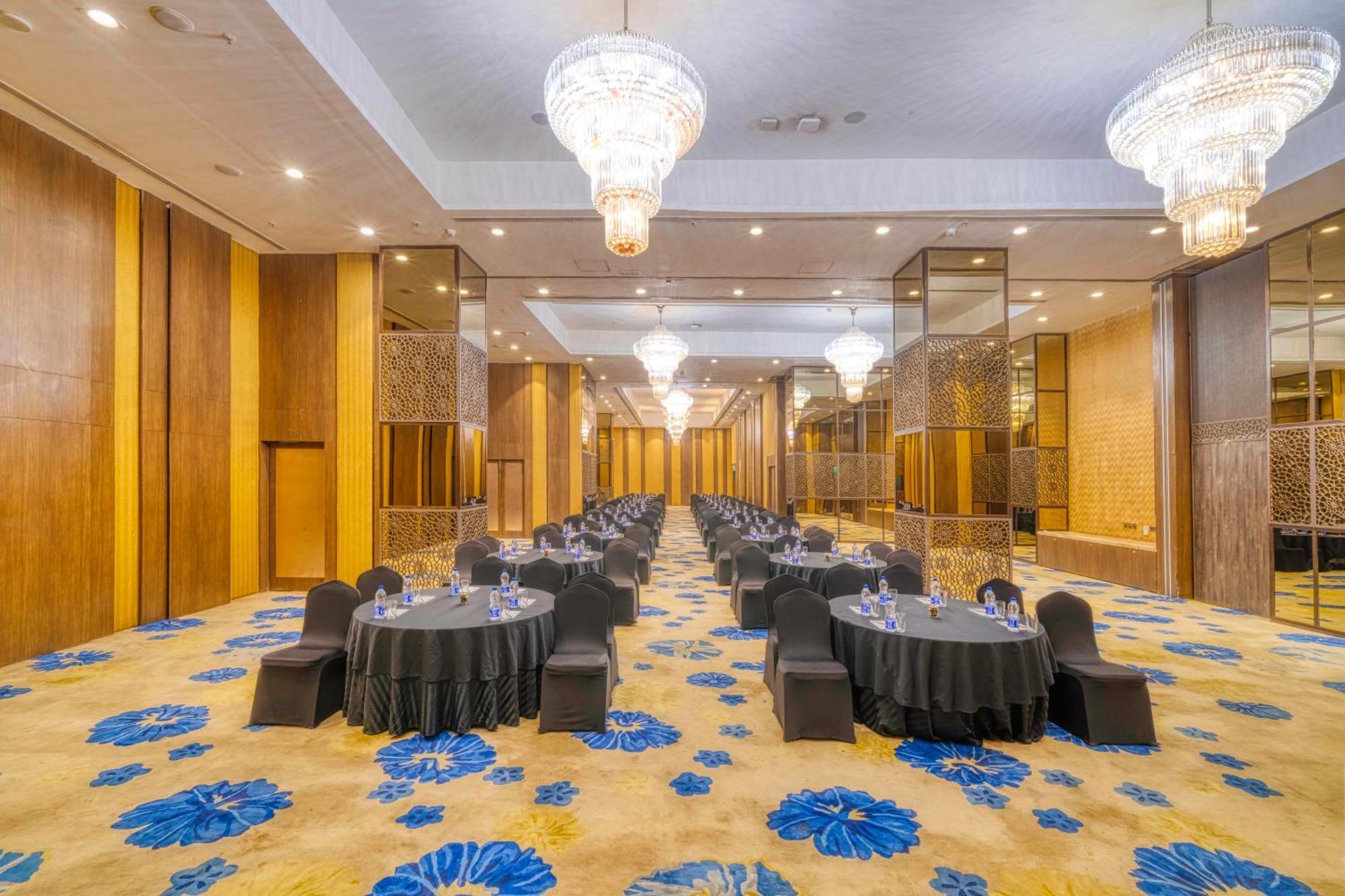 Holiday Inn Kolkata Airport By Ihg 5*