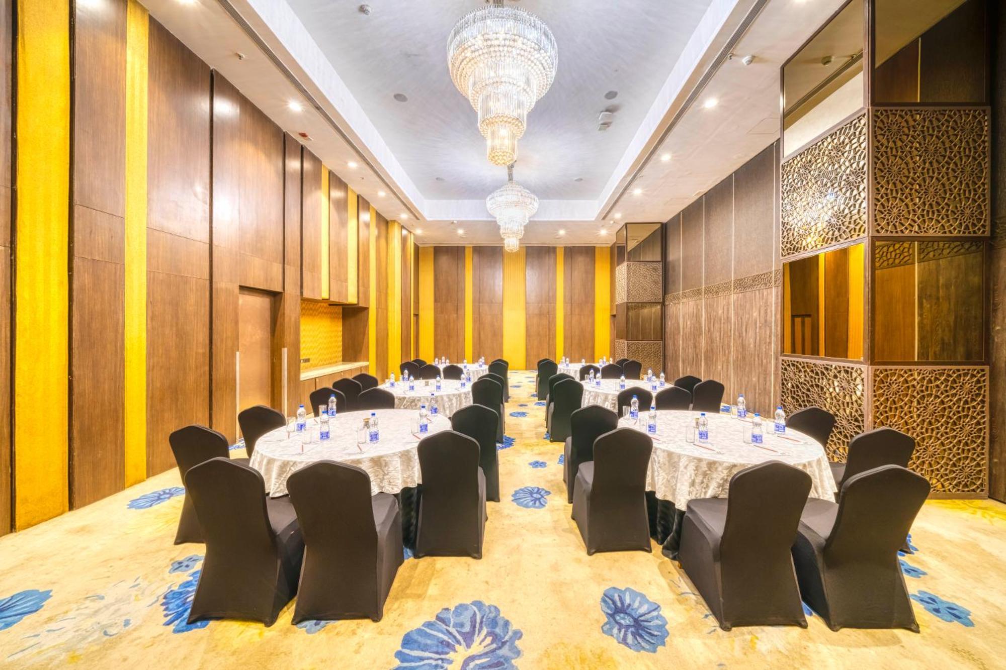 Hotel Holiday Inn Kolkata Airport By Ihg 5*