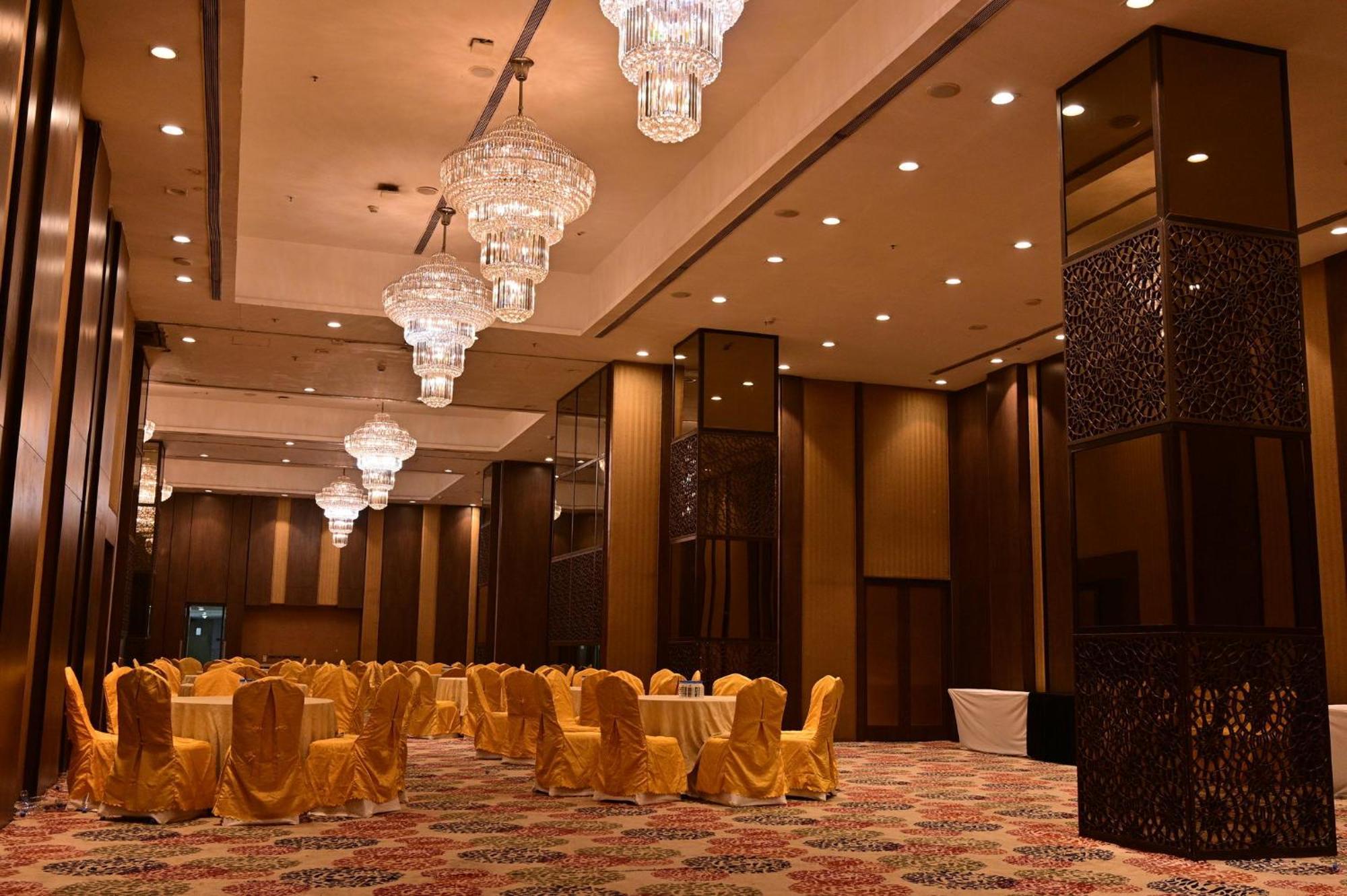 Holiday Inn Kolkata Airport By Ihg Hotel